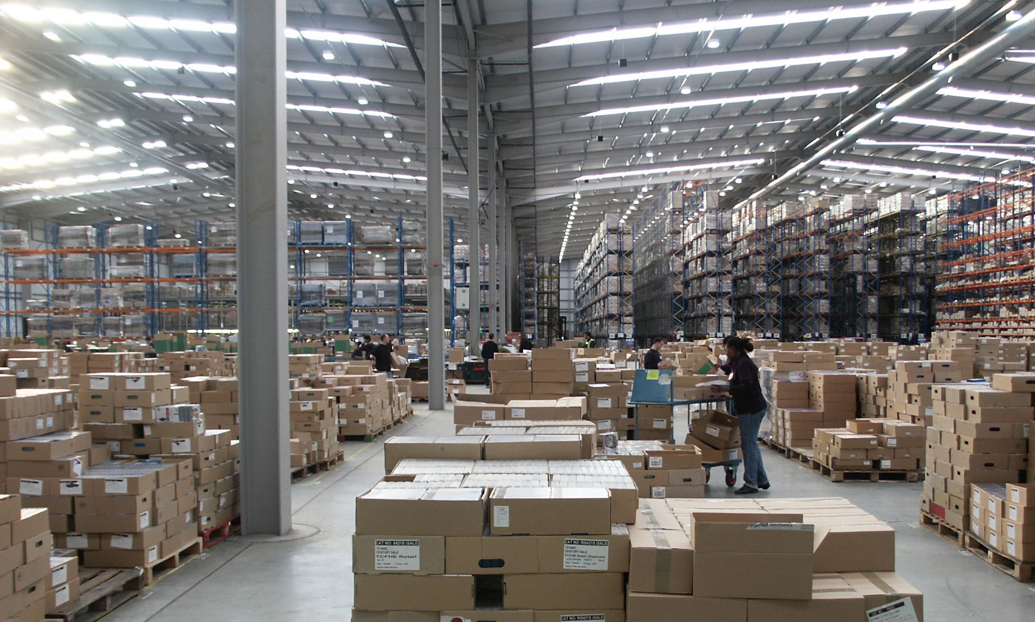 http://www.consumerenergysolutions.com/wp-content/uploads/2015/03/warehouse-lighting.jpg